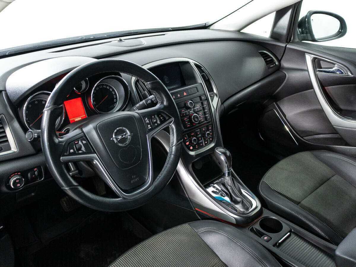 Opel Astra с пробегом — 2010 год. Фото: #10