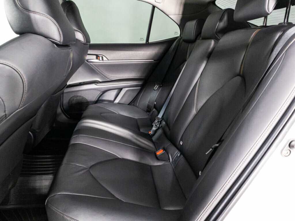 Toyota Camry с пробегом — 2018 год. Фото: #9