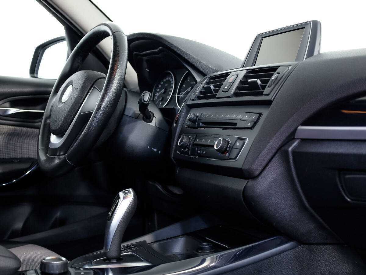 BMW 1 серии с пробегом — 2011 год. Фото: #10