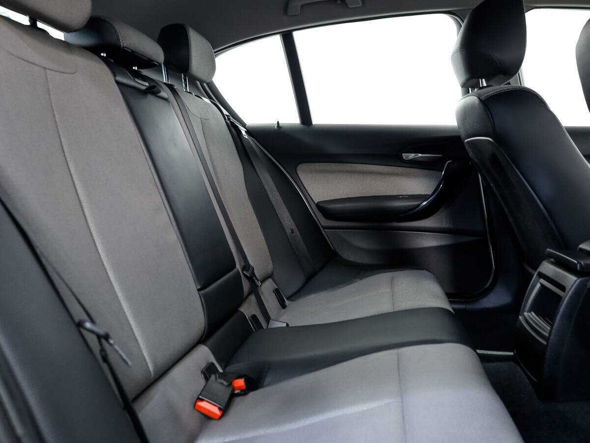 BMW 1 серии с пробегом — 2011 год. Фото: #12