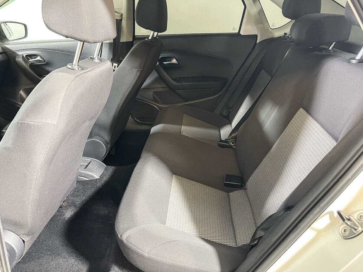 Volkswagen Polo с пробегом — 2012 год. Фото: #9