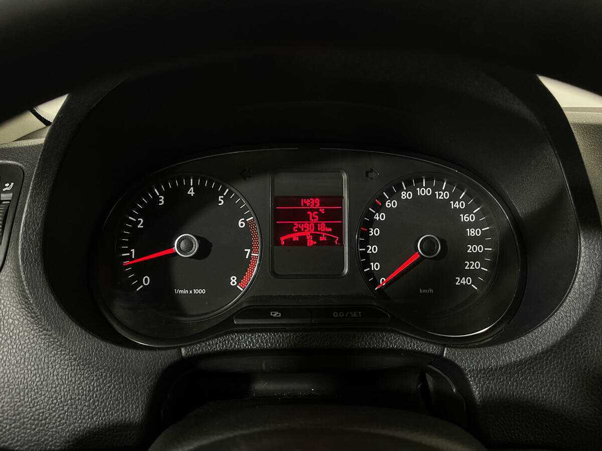 Volkswagen Polo с пробегом — 2012 год. Фото: #10