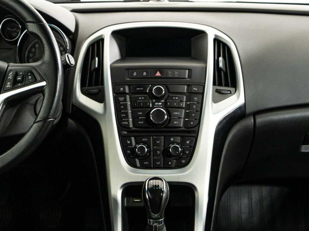 Opel Astra с пробегом — 2011 год. Фото: #13