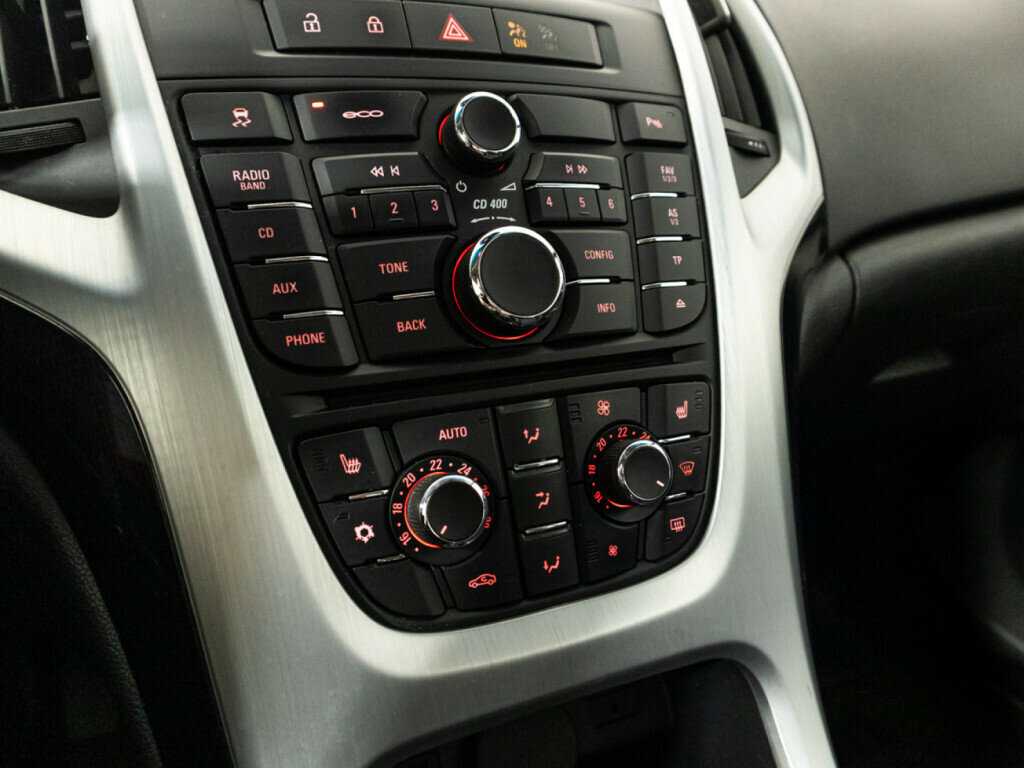 Opel Astra с пробегом — 2011 год. Фото: #14