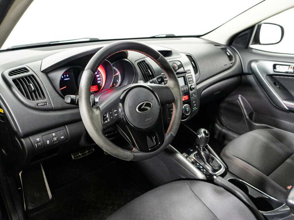 Kia Cerato с пробегом — 2012 год. Фото: #10