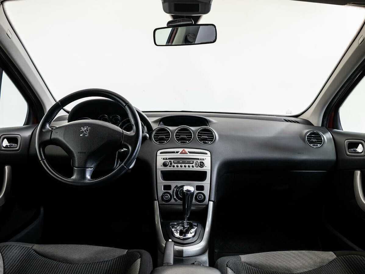 Peugeot 308 с пробегом — 2010 год. Фото: #9