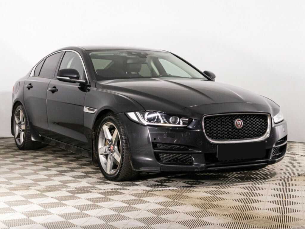 Jaguar XE с пробегом — 2017 год. Фото: #2