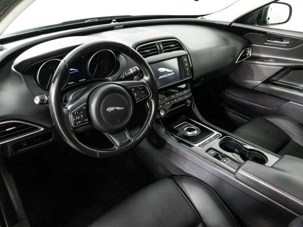 Jaguar XE с пробегом — 2017 год. Фото: #10