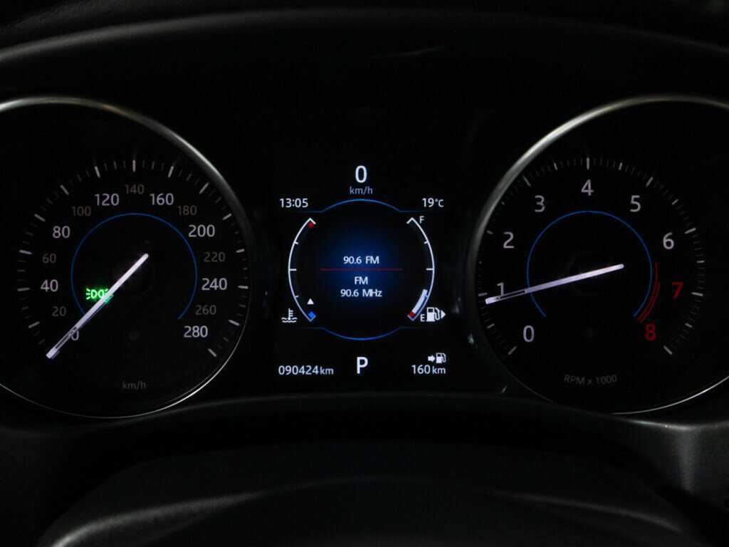 Jaguar XE с пробегом — 2017 год. Фото: #11