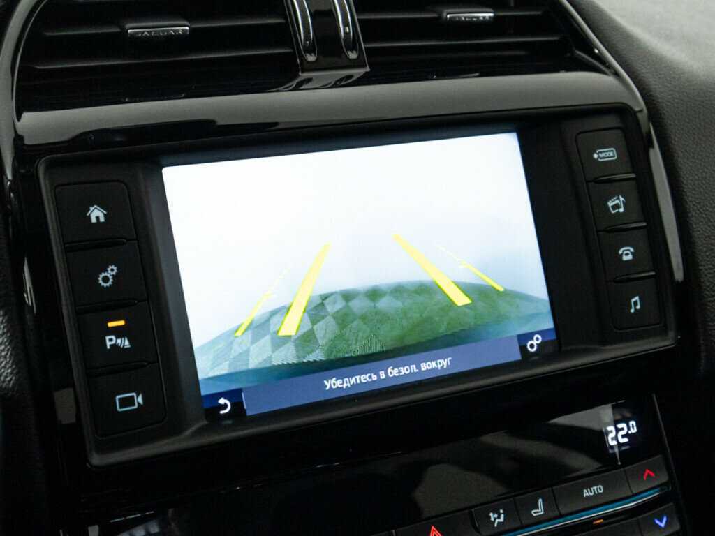 Jaguar XE с пробегом — 2017 год. Фото: #14