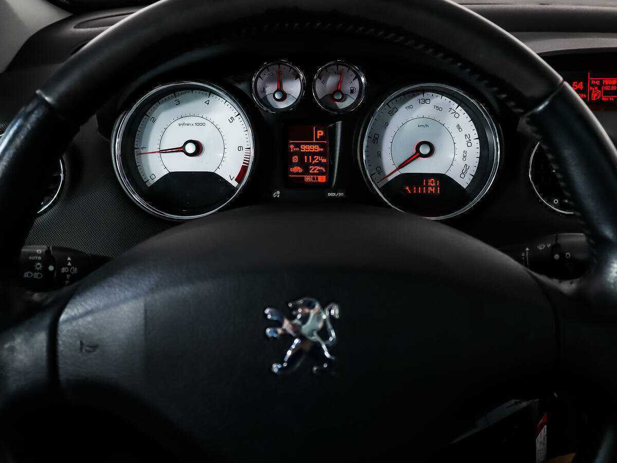 Peugeot 308 с пробегом — 2010 год. Фото: #16