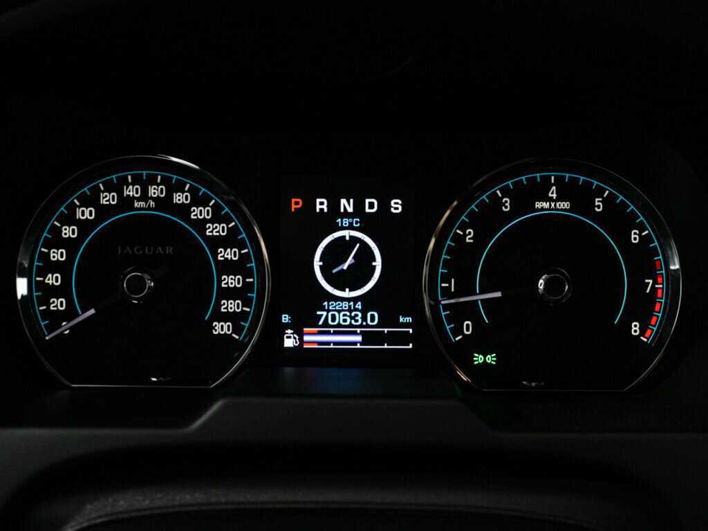 Jaguar XF с пробегом — 2012 год. Фото: #11