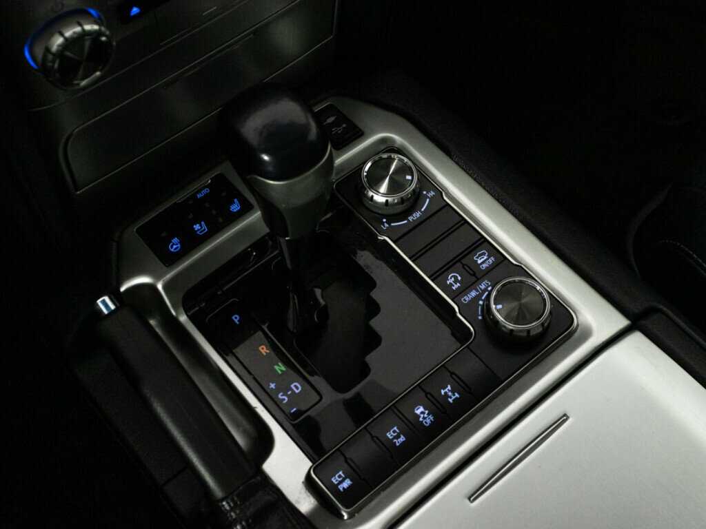 Toyota Land Cruiser с пробегом — 2015 год. Фото: #19