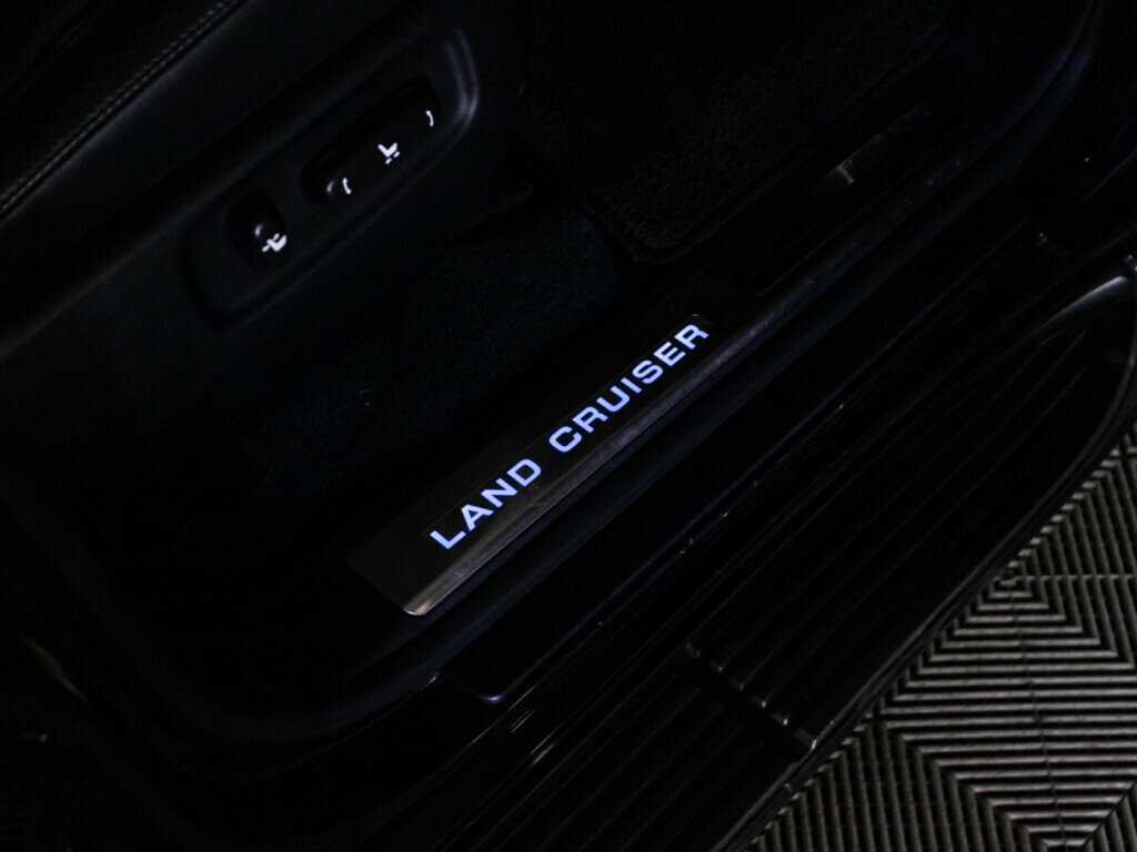 Toyota Land Cruiser с пробегом — 2015 год. Фото: #34