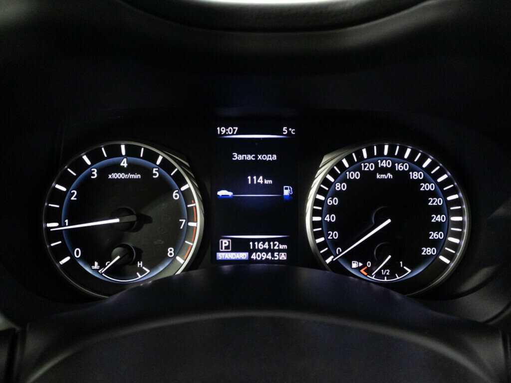 Infiniti Q50 с пробегом — 2017 год. Фото: #11