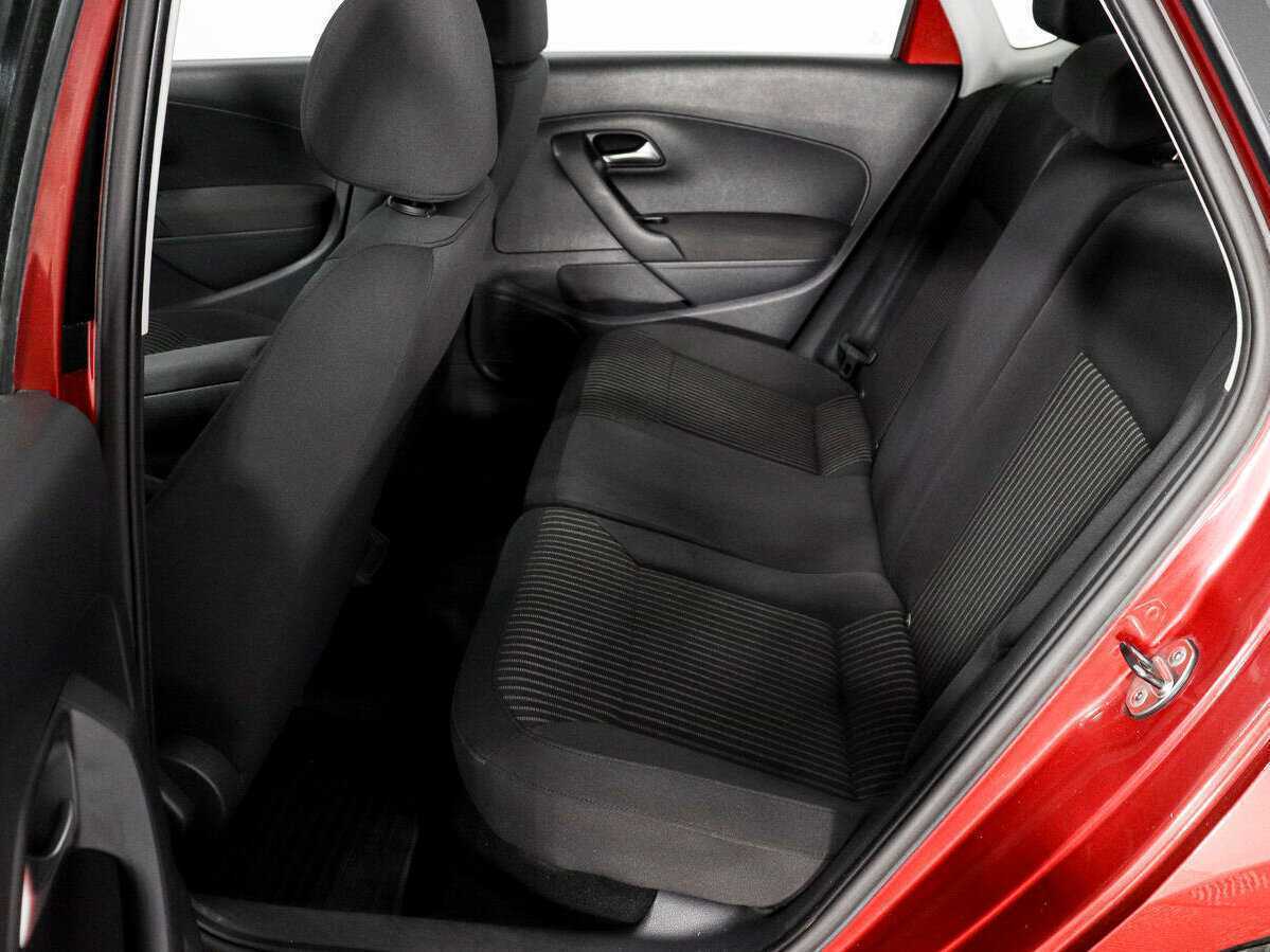 Volkswagen Polo с пробегом — 2010 год. Фото: #9