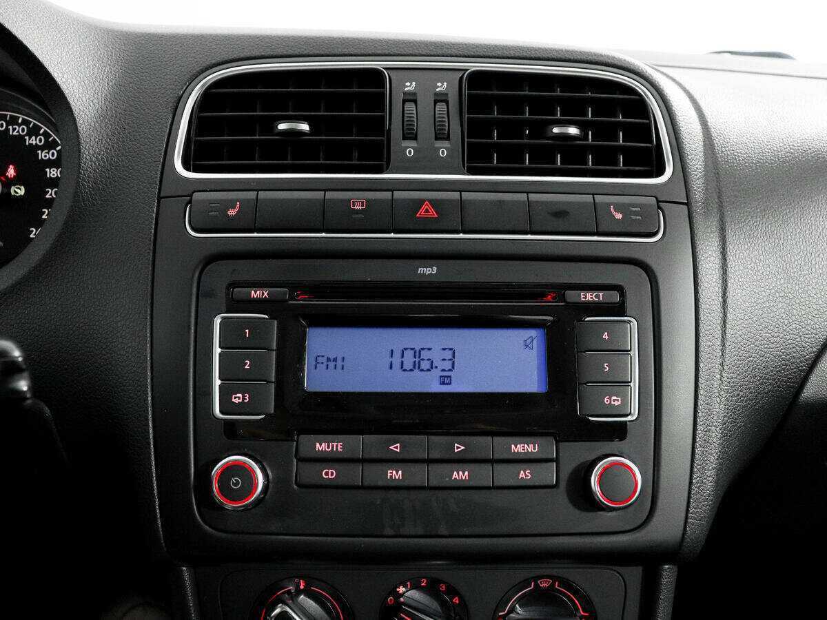 Volkswagen Polo с пробегом — 2010 год. Фото: #12