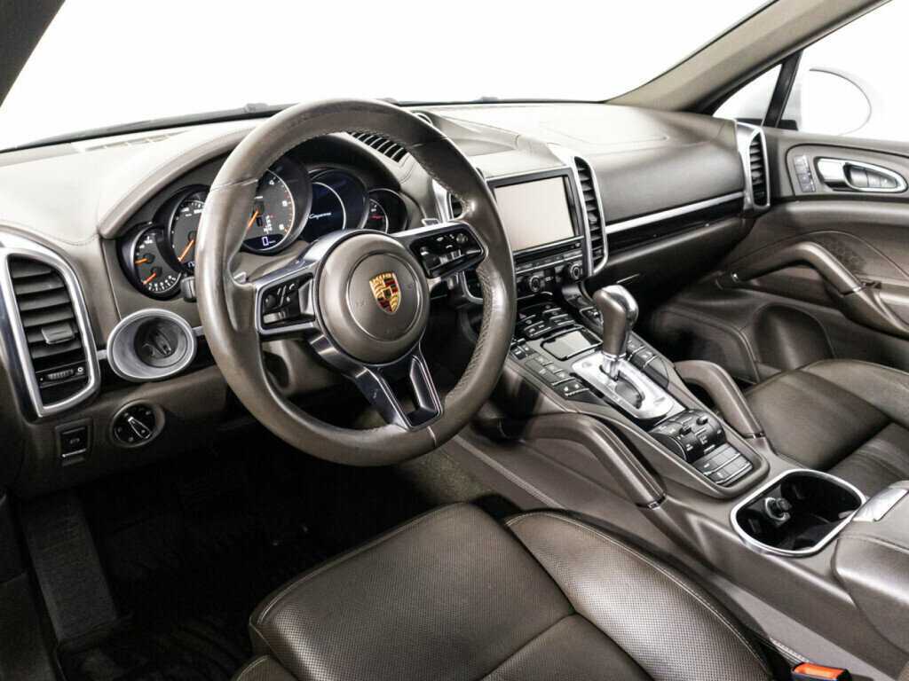 Porsche Cayenne с пробегом — 2015 год. Фото: #10
