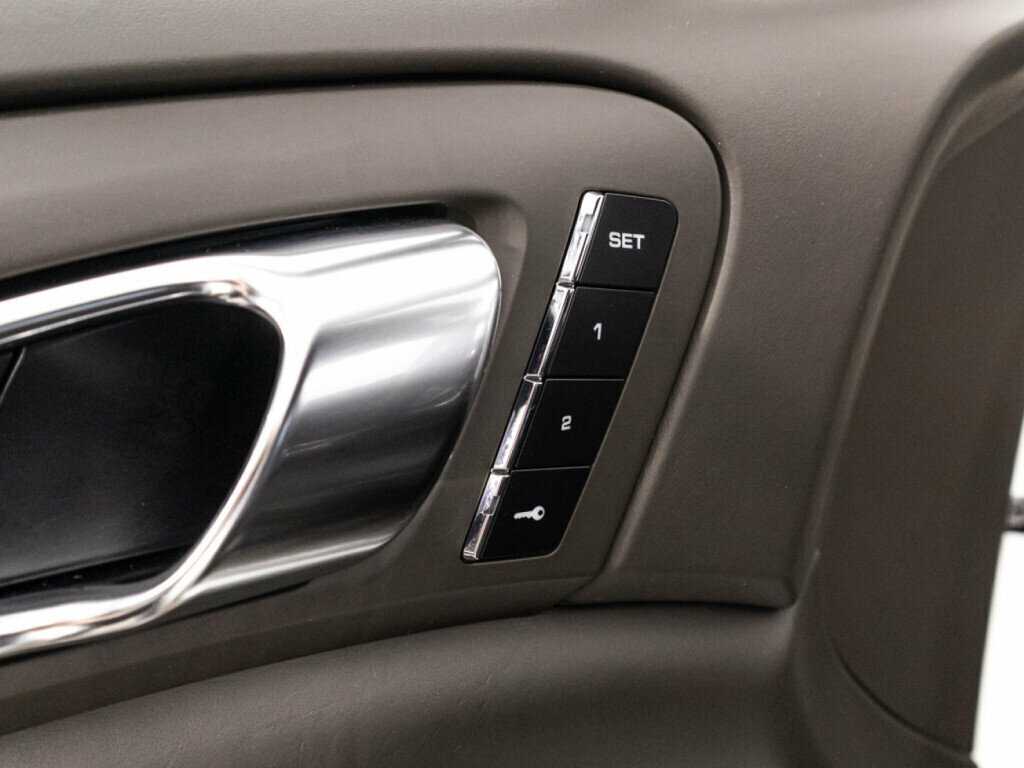 Porsche Cayenne с пробегом — 2015 год. Фото: #16