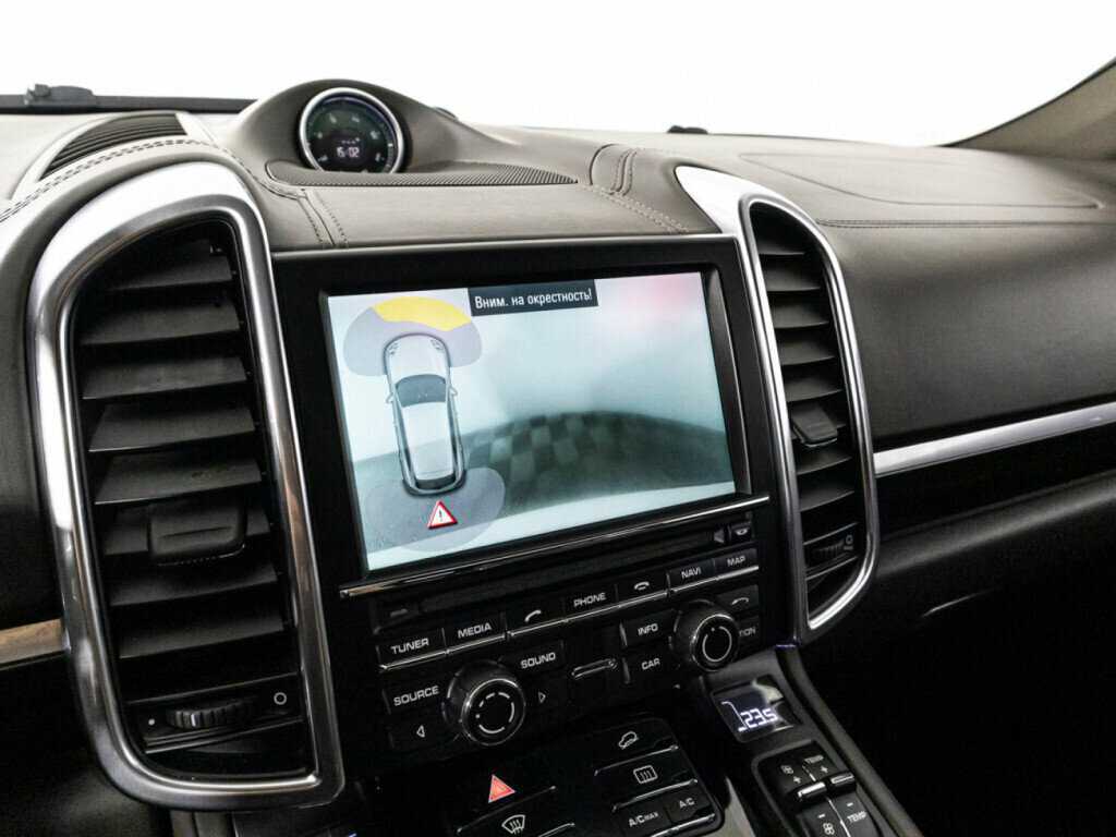 Porsche Cayenne с пробегом — 2015 год. Фото: #18