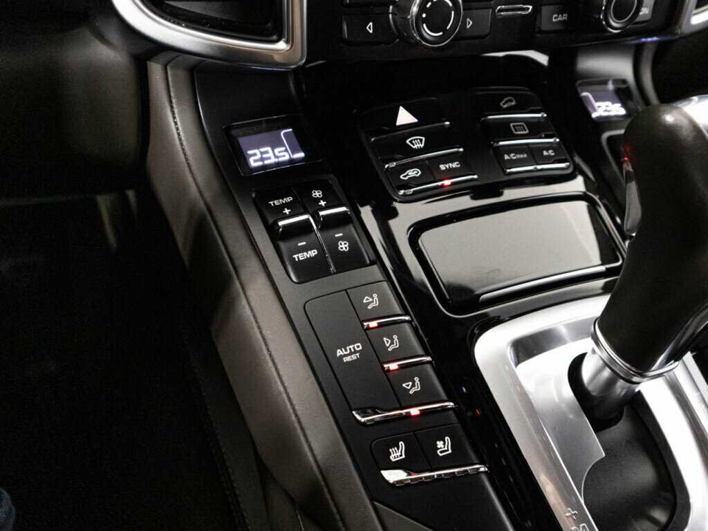 Porsche Cayenne с пробегом — 2015 год. Фото: #19