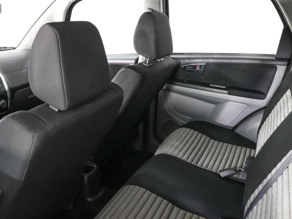 Suzuki SX4 с пробегом — 2011 год. Фото: #11