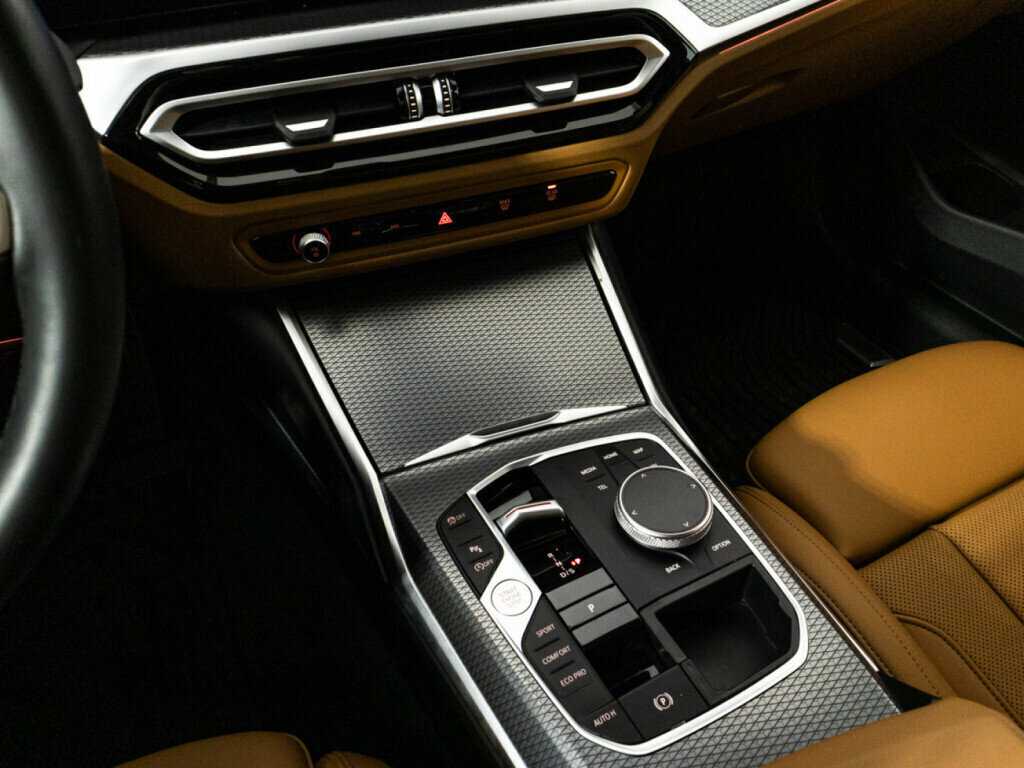 BMW 3 серии с пробегом — 2023 год. Фото: #17