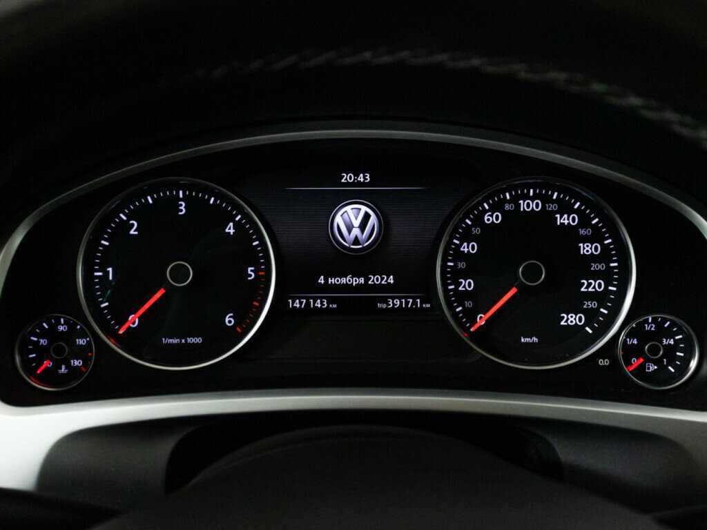 Volkswagen Touareg с пробегом — 2016 год. Фото: #9