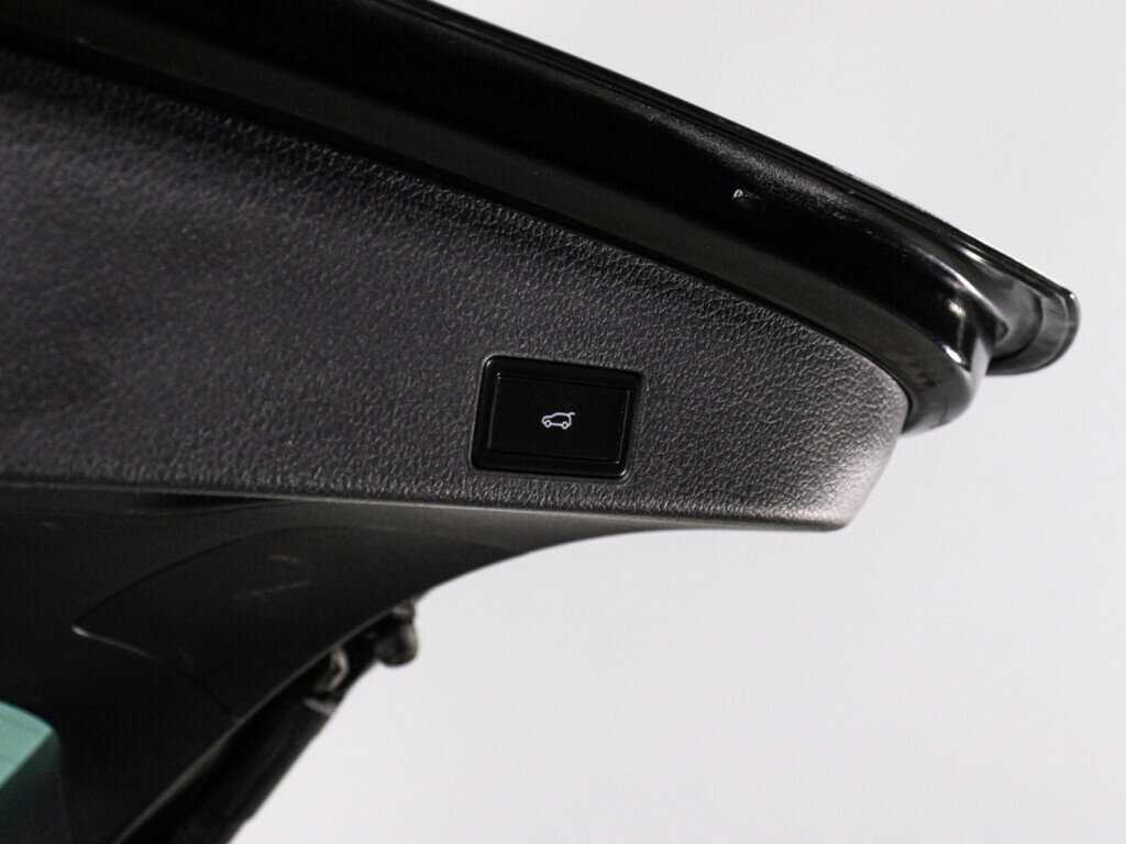 Volkswagen Touareg с пробегом — 2016 год. Фото: #12