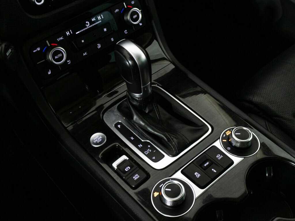 Volkswagen Touareg с пробегом — 2016 год. Фото: #16