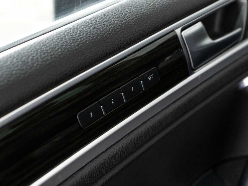 Volkswagen Touareg с пробегом — 2016 год. Фото: #19