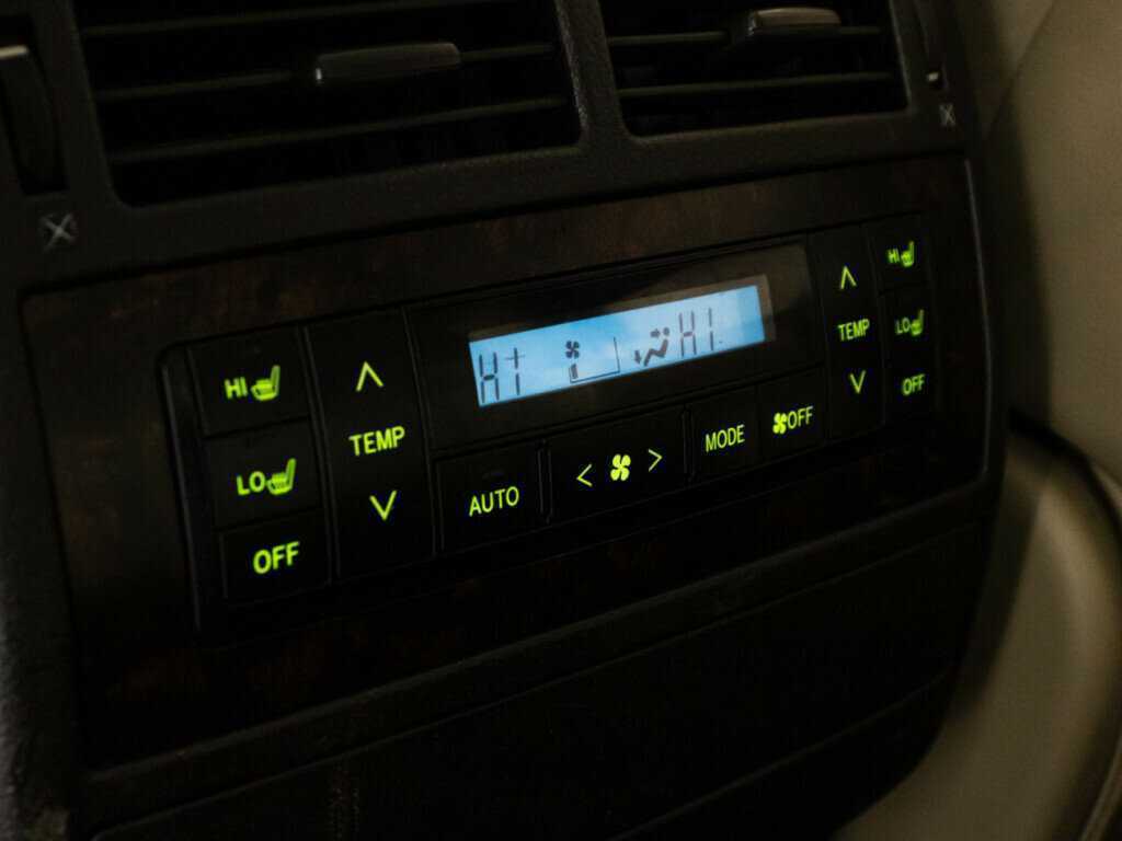 Toyota Land Cruiser с пробегом — 2010 год. Фото: #11