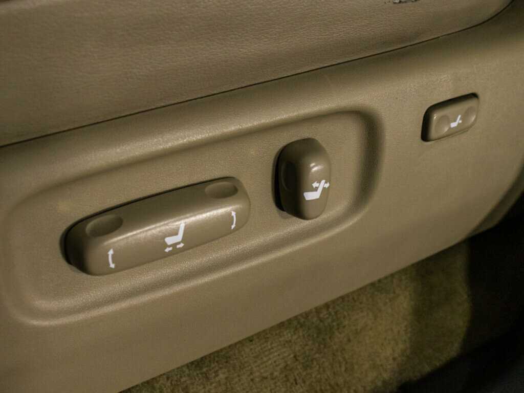 Toyota Land Cruiser с пробегом — 2010 год. Фото: #13