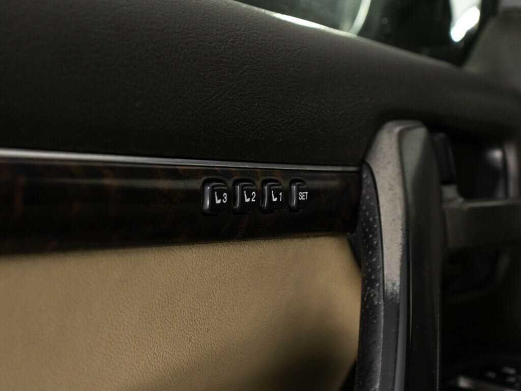 Toyota Land Cruiser с пробегом — 2010 год. Фото: #14