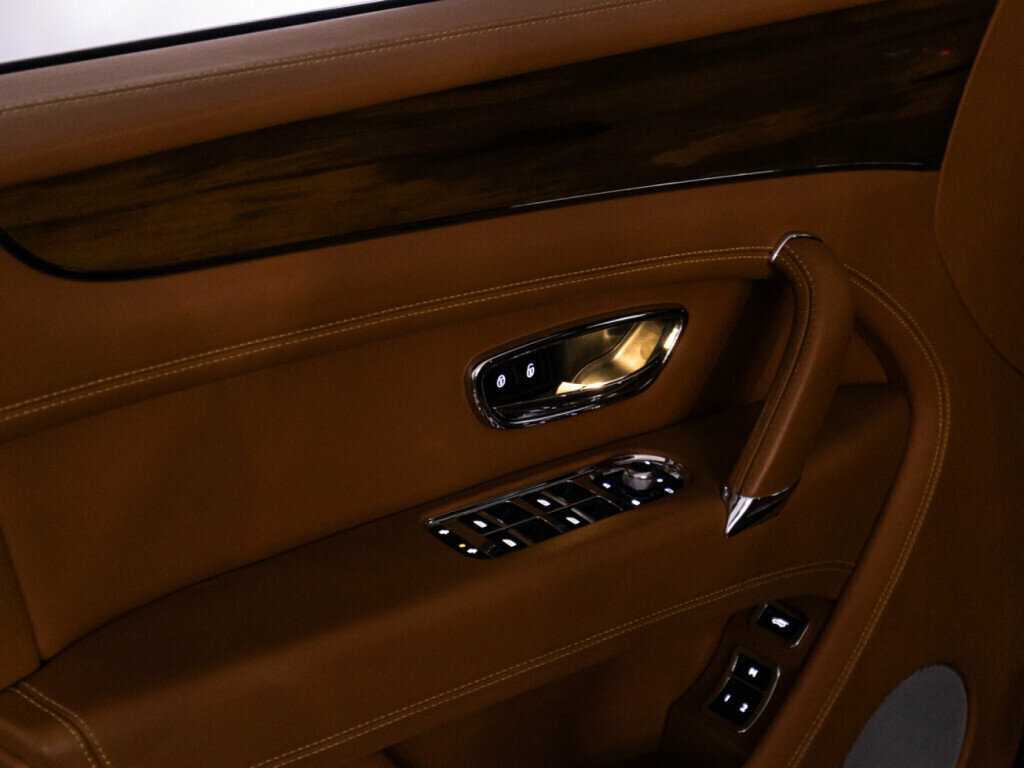 Bentley Bentayga с пробегом — 2019 год. Фото: #31