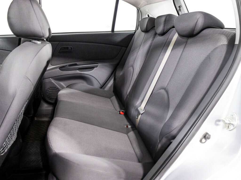 Kia Rio с пробегом — 2010 год. Фото: #9