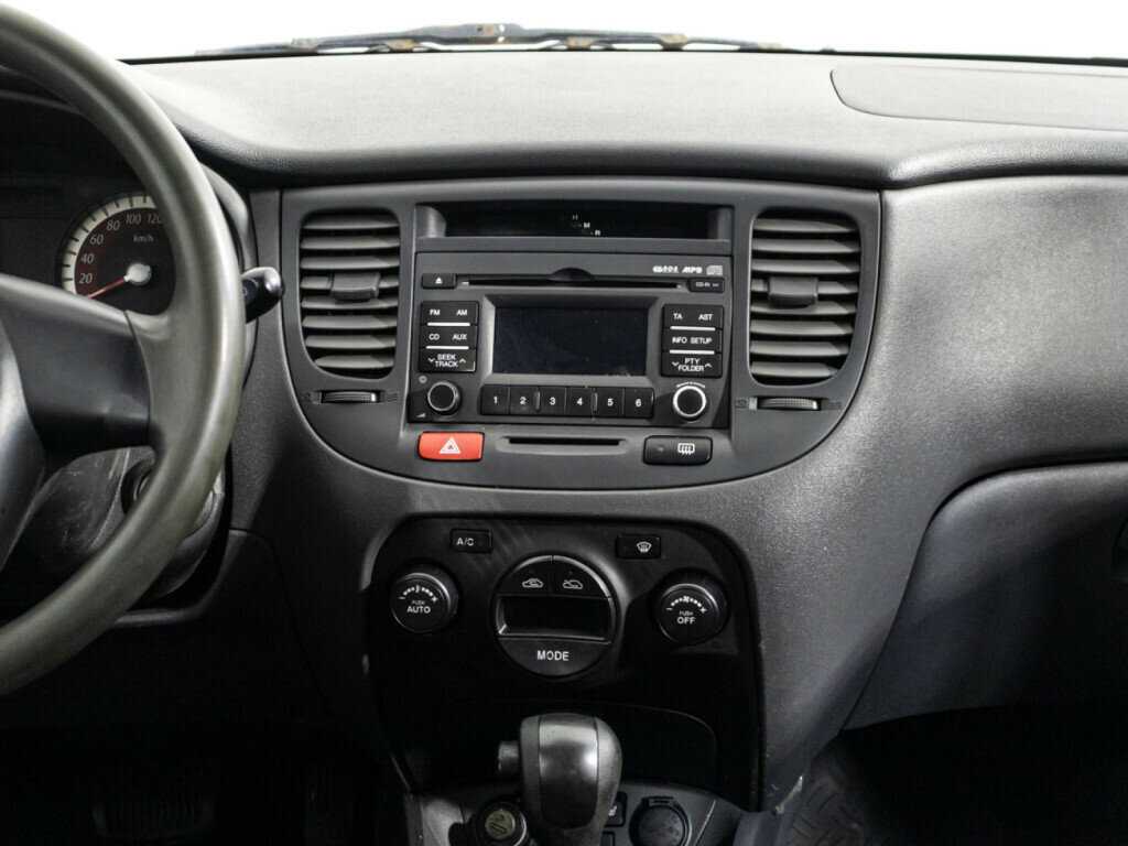Kia Rio с пробегом — 2010 год. Фото: #13