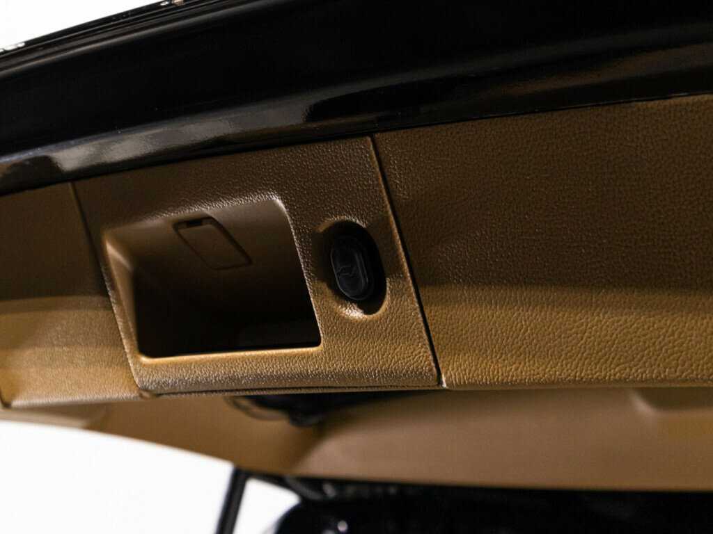 Cadillac Escalade с пробегом — 2015 год. Фото: #15