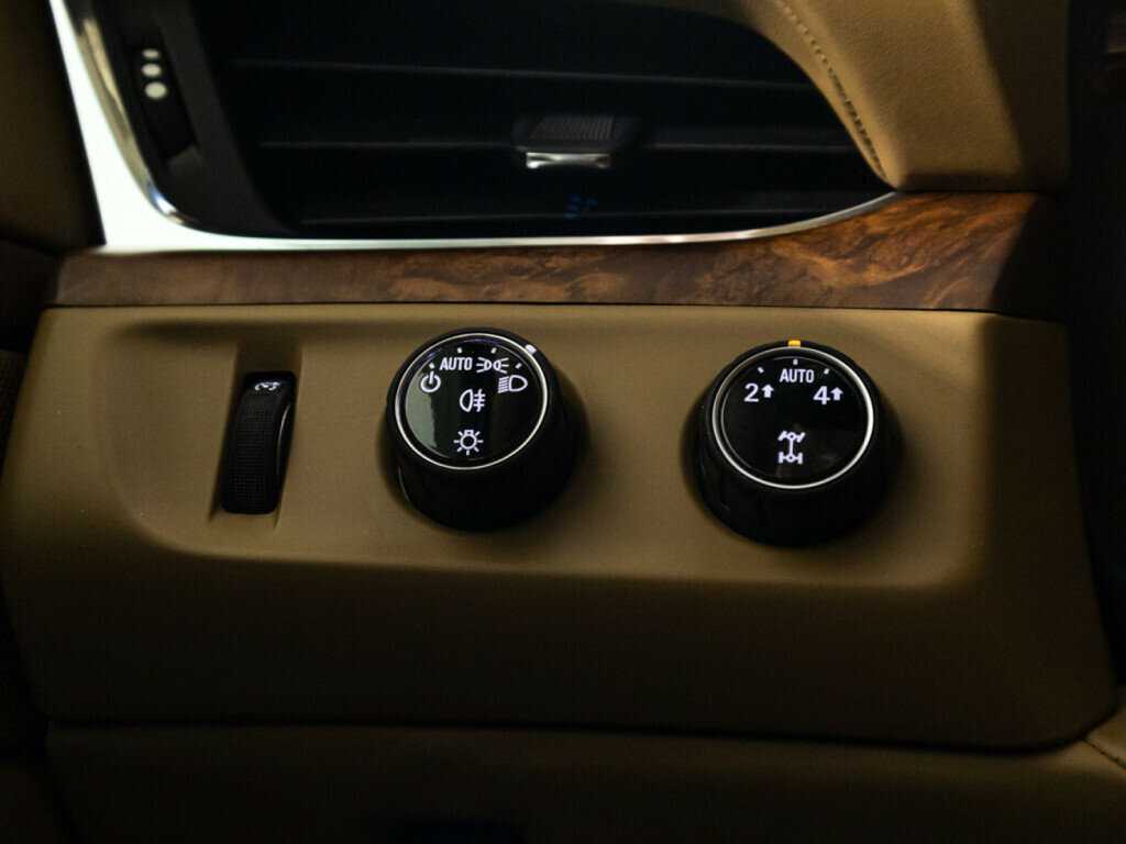 Cadillac Escalade с пробегом — 2015 год. Фото: #24