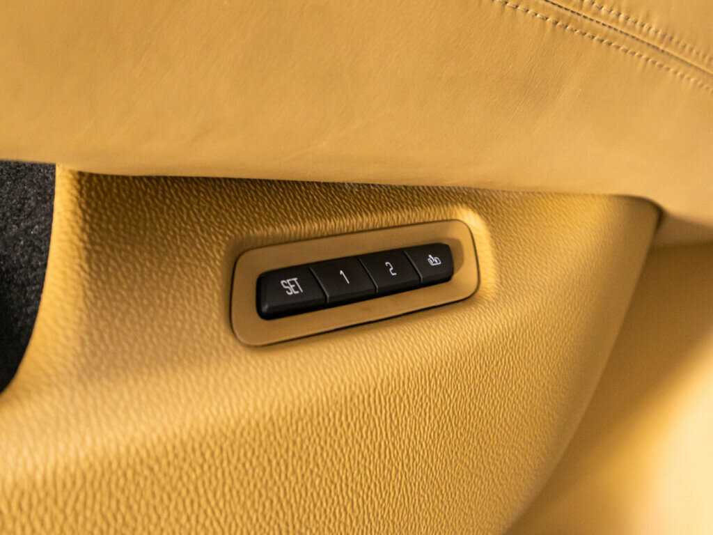 Cadillac Escalade с пробегом — 2015 год. Фото: #30