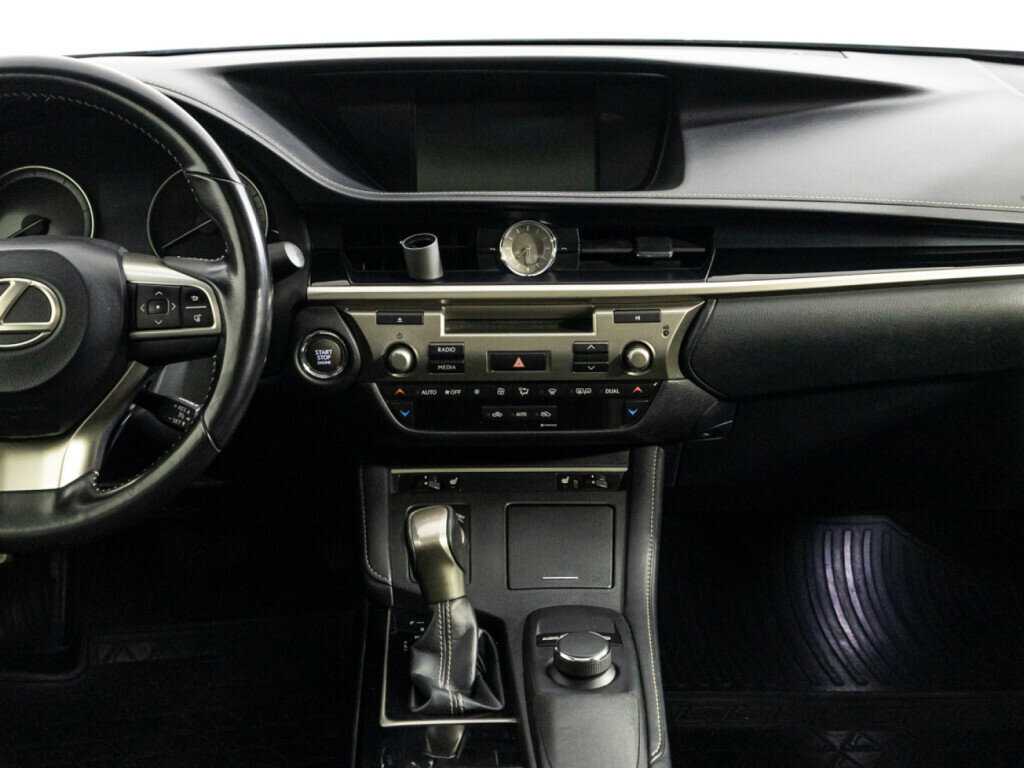 Lexus ES с пробегом — 2017 год. Фото: #13