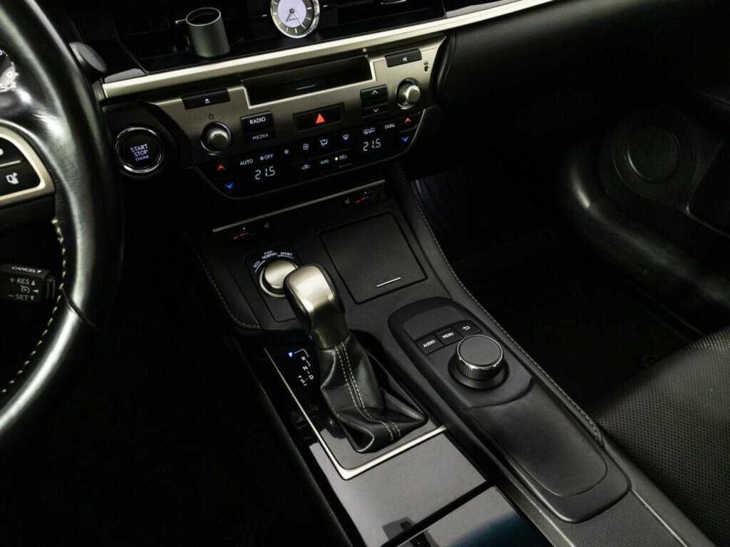 Lexus ES с пробегом — 2017 год. Фото: #18