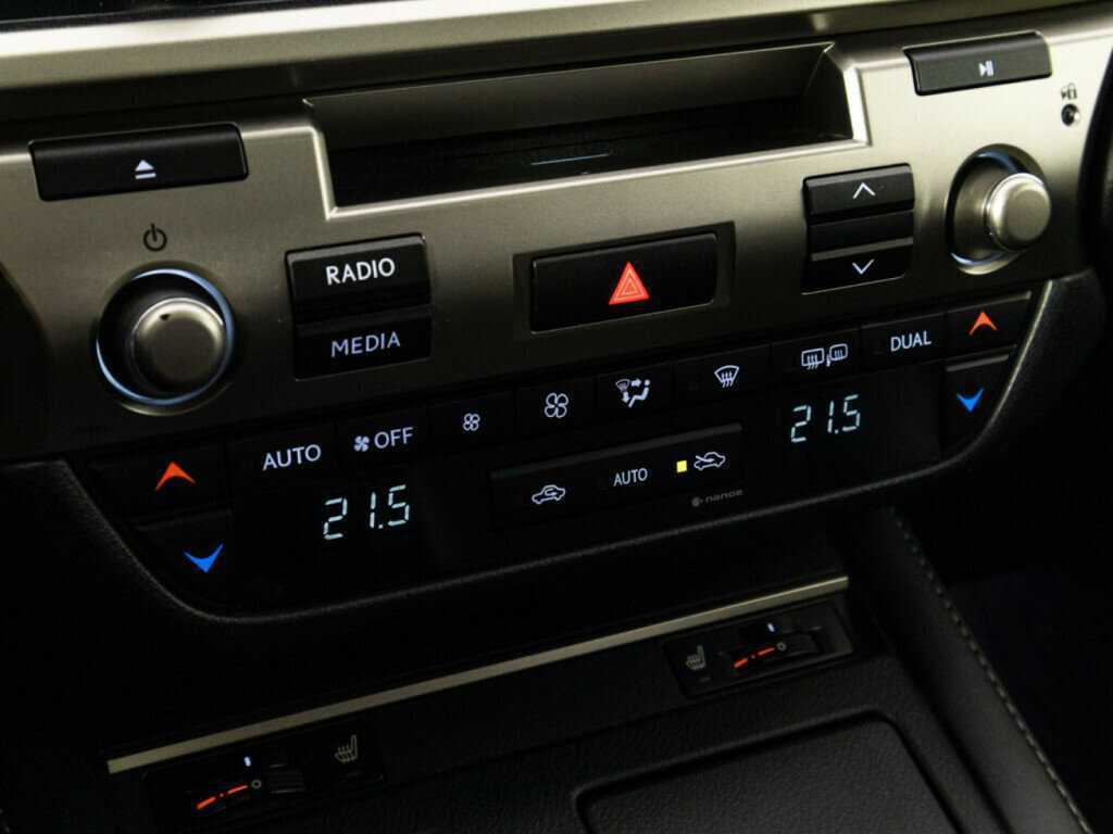 Lexus ES с пробегом — 2017 год. Фото: #19