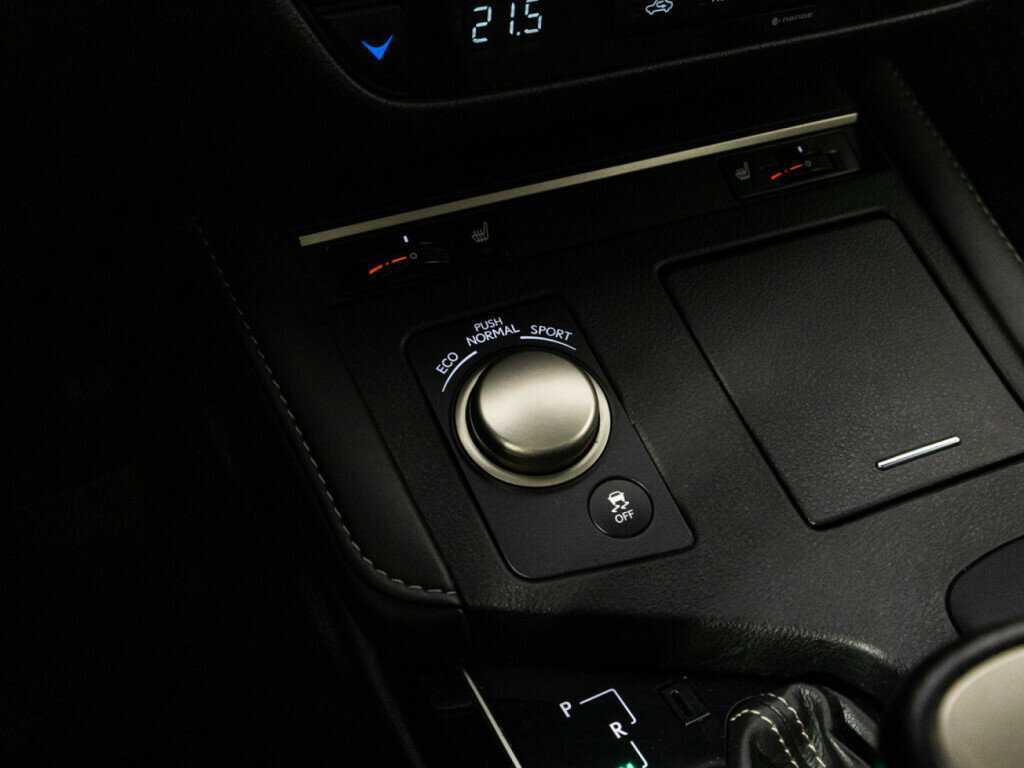 Lexus ES с пробегом — 2017 год. Фото: #20