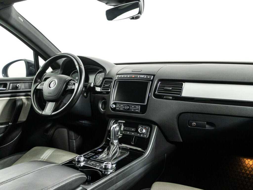 Volkswagen Touareg с пробегом — 2017 год. Фото: #8
