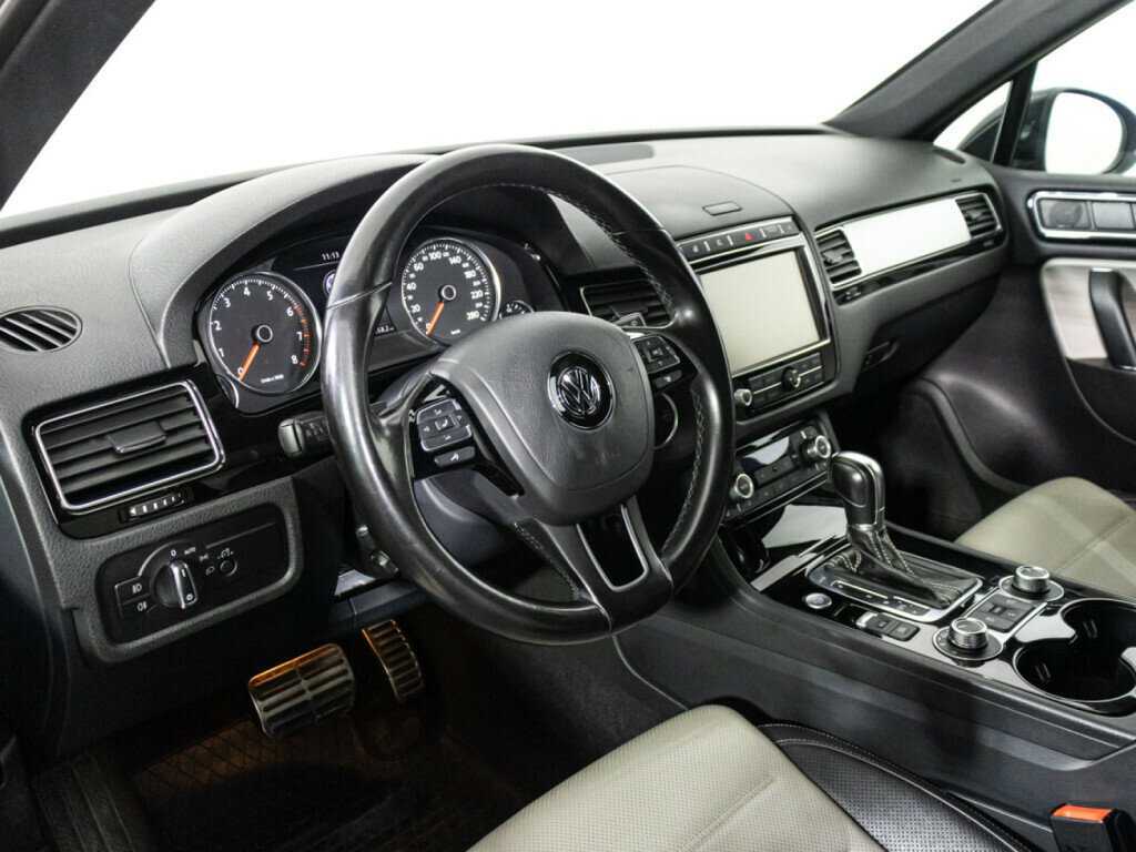 Volkswagen Touareg с пробегом — 2017 год. Фото: #10