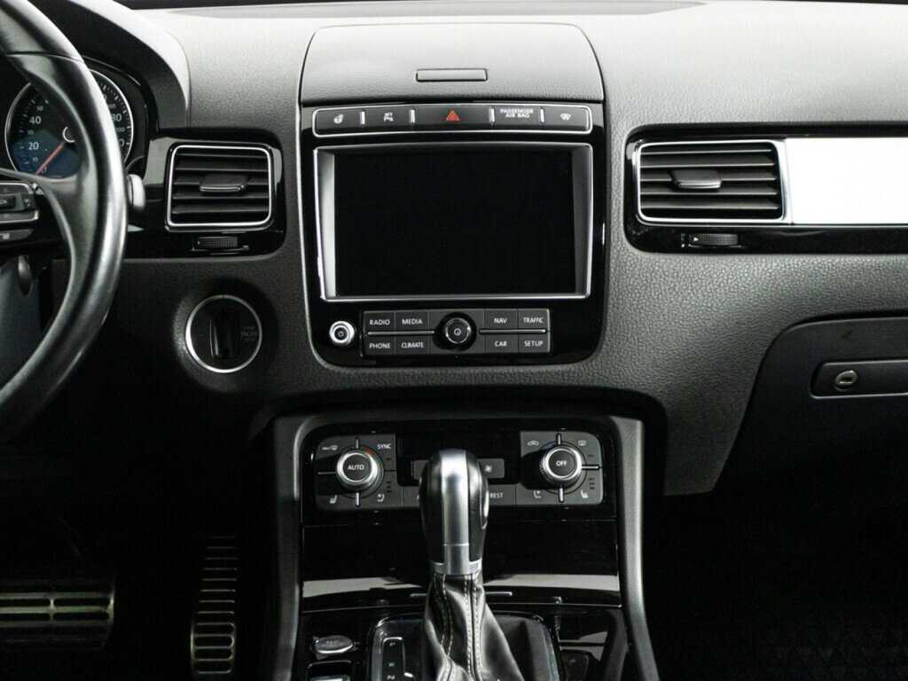 Volkswagen Touareg с пробегом — 2017 год. Фото: #13