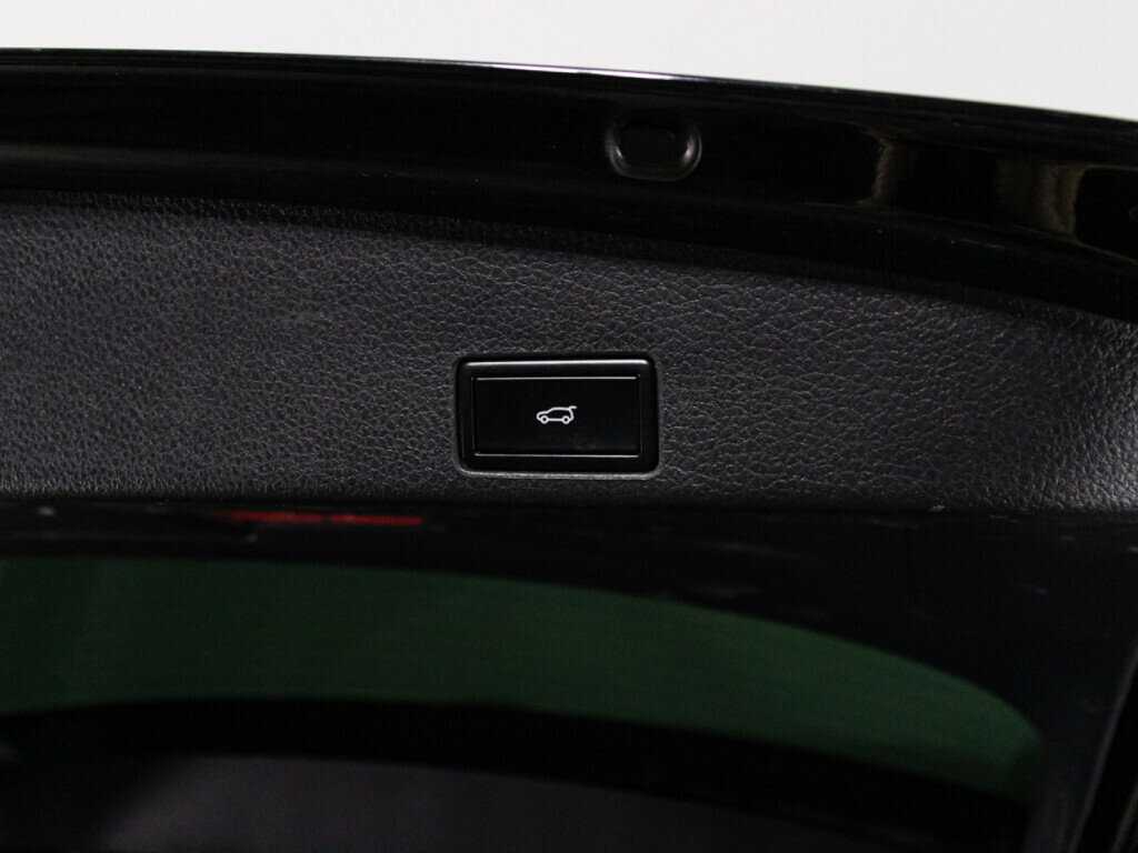 Volkswagen Touareg с пробегом — 2017 год. Фото: #15