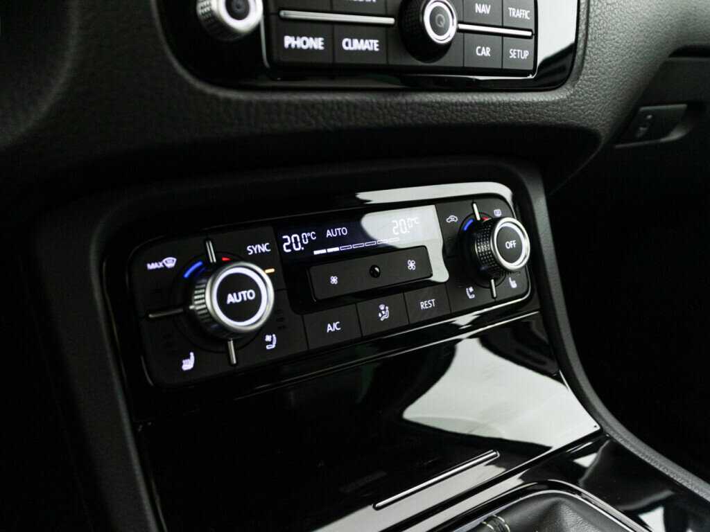 Volkswagen Touareg с пробегом — 2017 год. Фото: #18