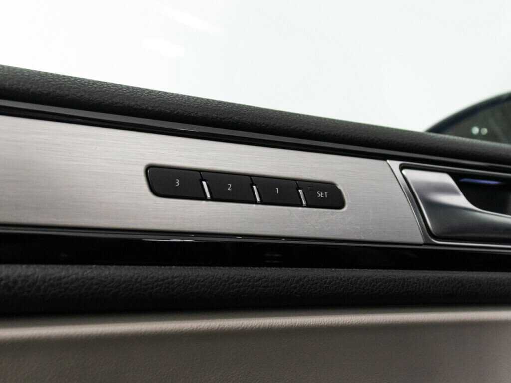 Volkswagen Touareg с пробегом — 2017 год. Фото: #23